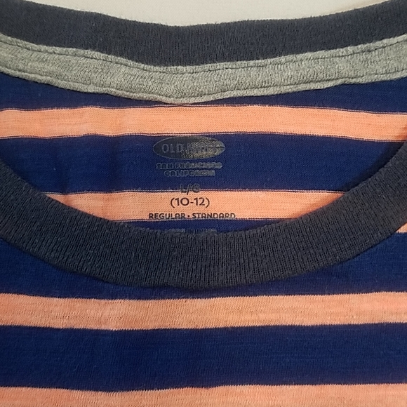 Old navy shirt - Picture 2 of 3